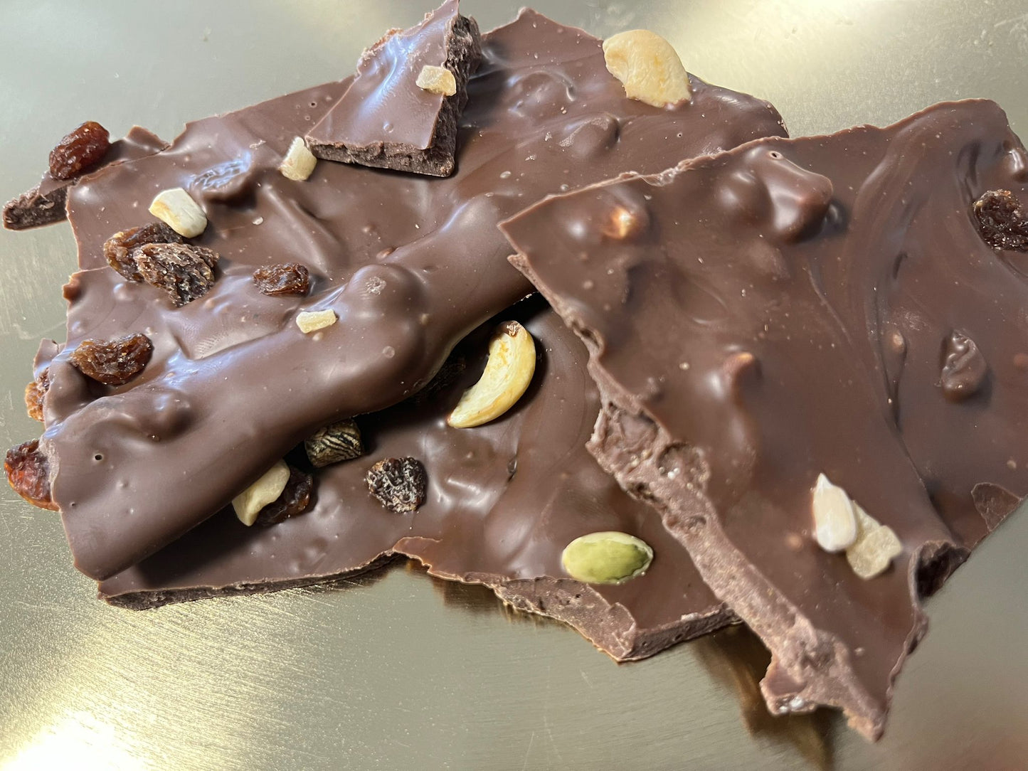 Breekchocolade Melk noten rozijnen en gedroogd fruit