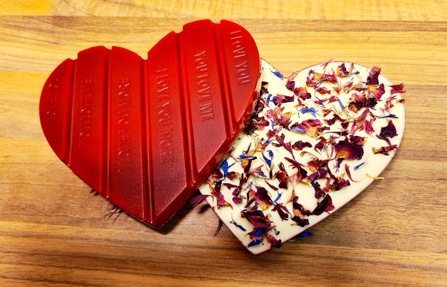 Chocoladehart met eetbare bloemen